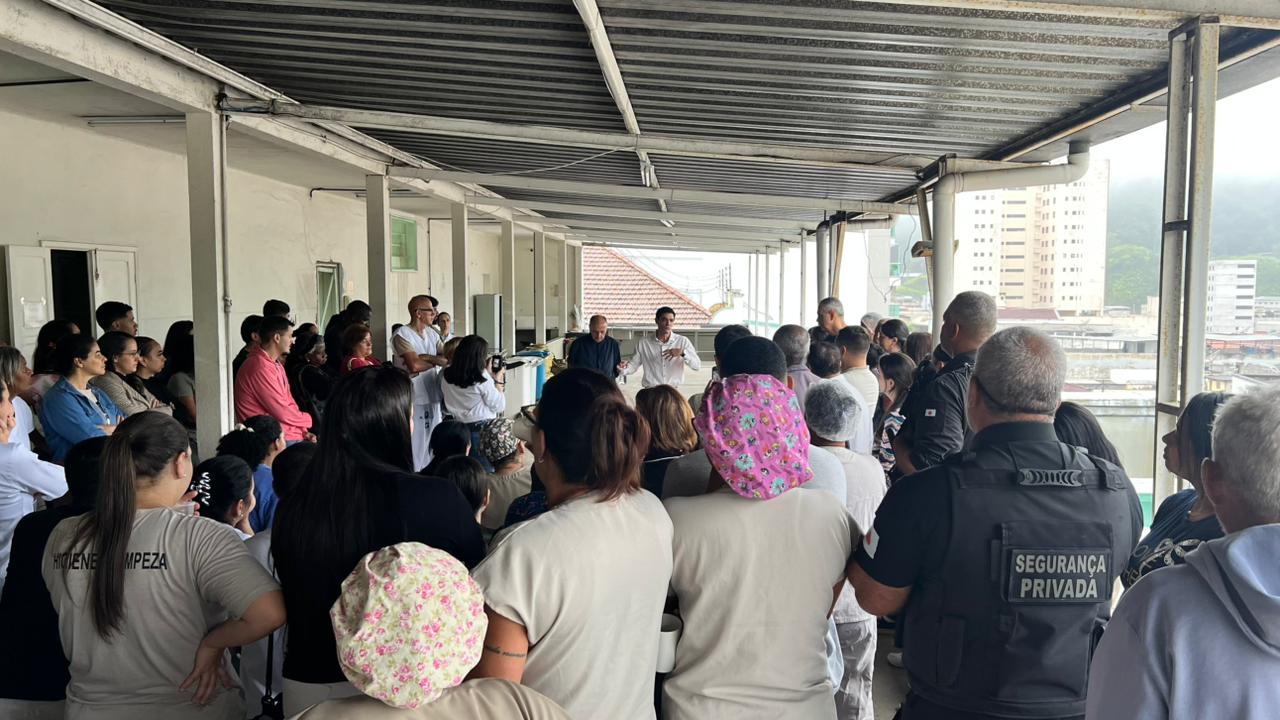 Vídeo: Pacífico Júnior e Ivan anunciam pagamento do 13° salário aos funcionários do Hospital Misericórdia de Santos Dumont